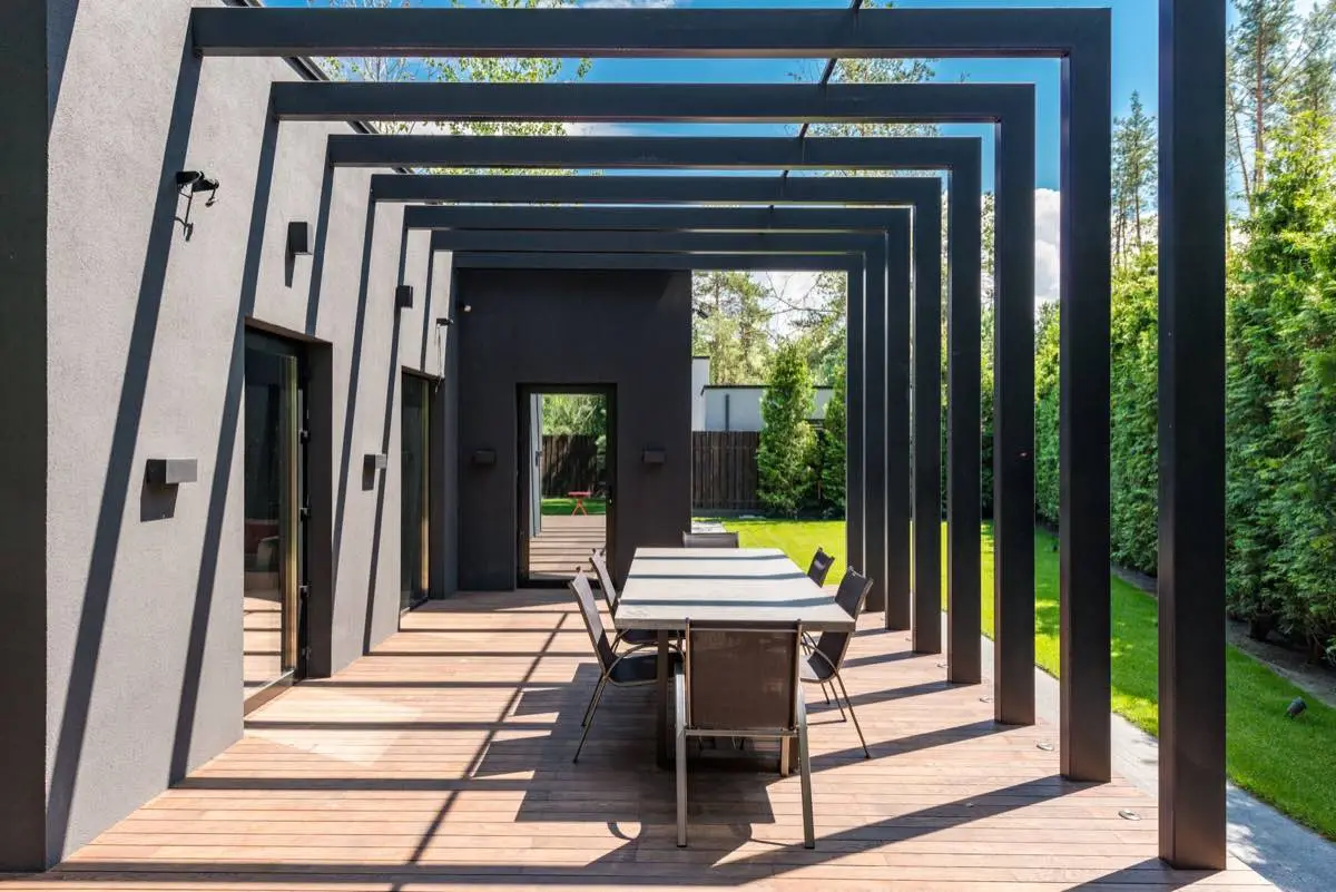 Retractable & Motorized Screens in Carlsbad, CA